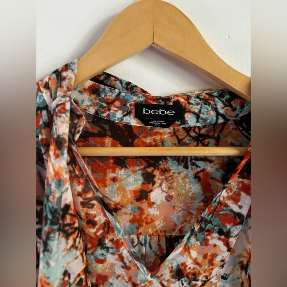 BEBE | Flowy mini dress | size medium - Picture 5 of 10